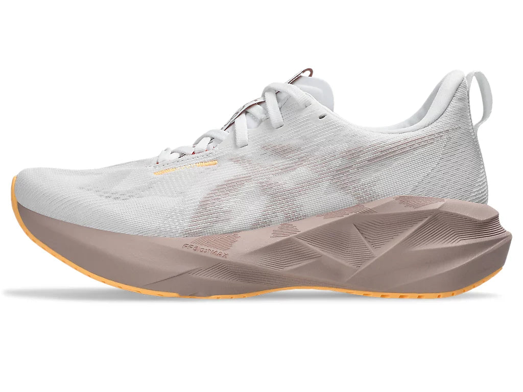 Asics Womens Novablast 5 - White/Fawn (1012B765-102)