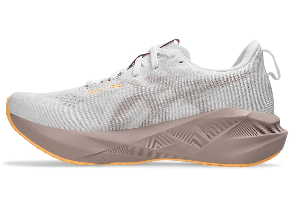 Asics Womens Novablast 5 - White/Fawn (1012B765-102)