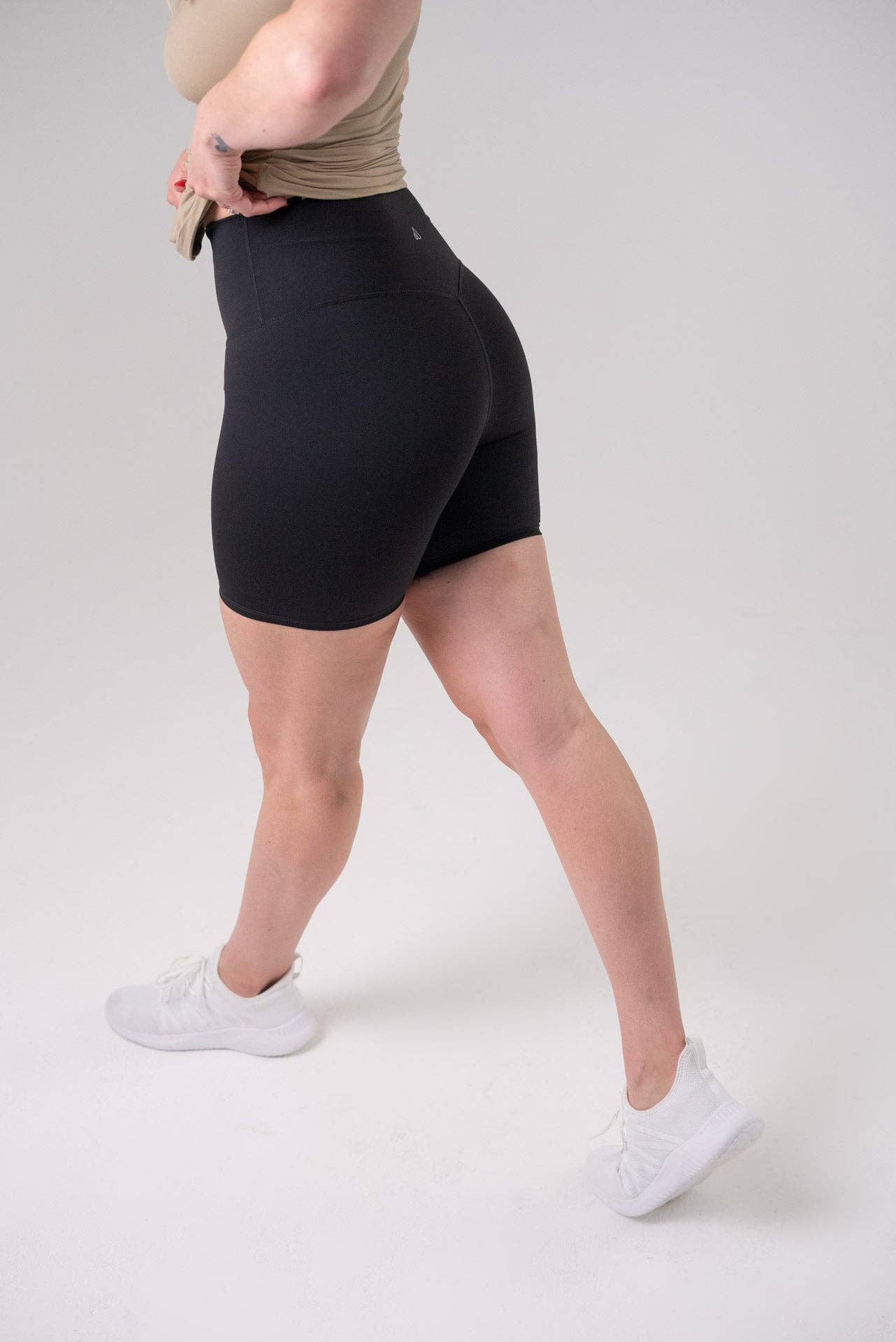 Alyth Active - Relentless gravity midi shorts 5" - Midnight Blue WOMEN